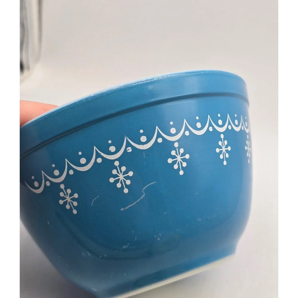 Vintage Pyrex Snowflake Blue 401 Mixing Nesting Bowl 1.5 Pint Turquoise Garland